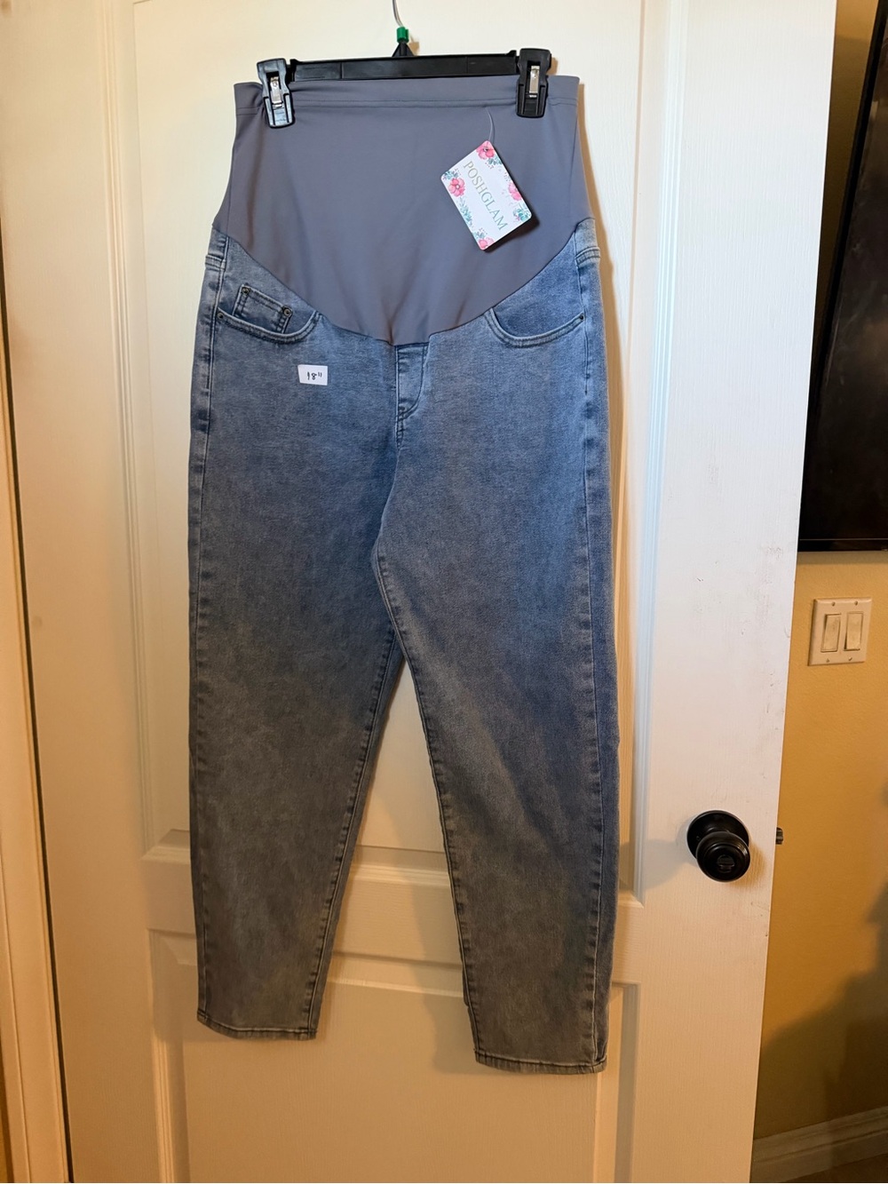 Maternity Jeans w/Stretch Panel (under panel 17.5” flat to 22”… best guess 8-10.